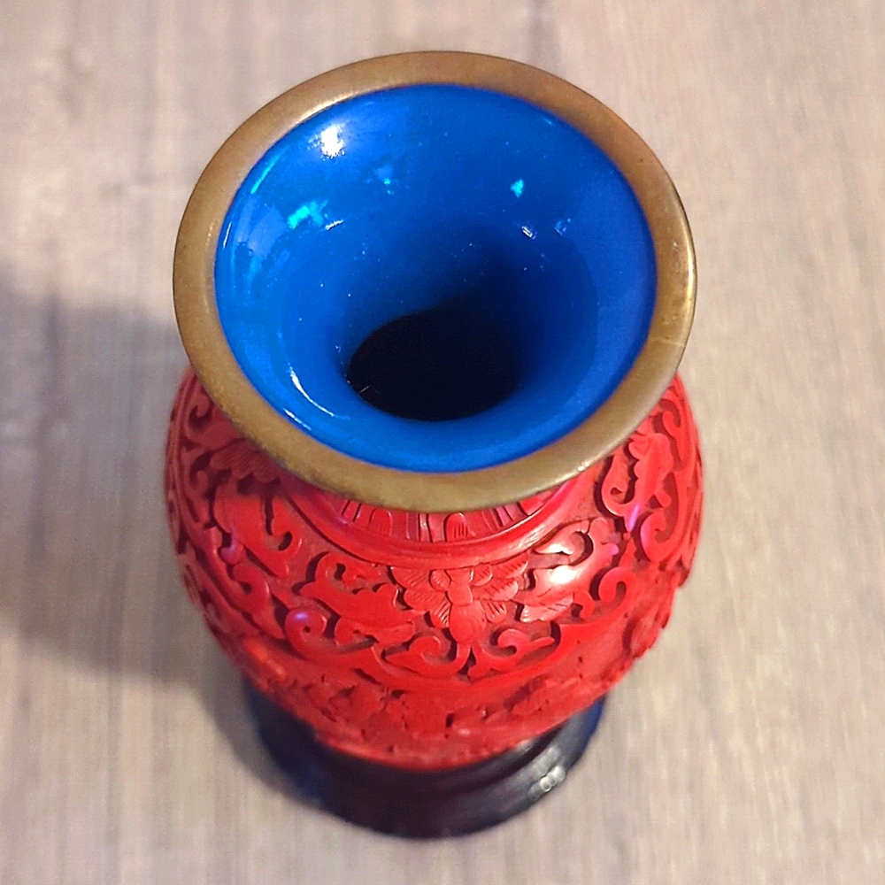 Vintage Chinese Cinnabar Carved Vase with Stand - Picture 4 of 9